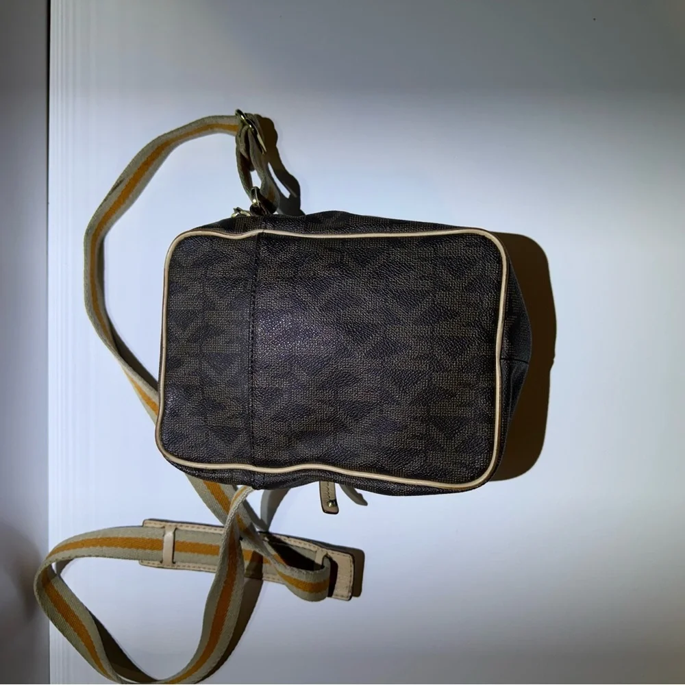Stylish Brown Crossbody Bag - Picture 2 of 2